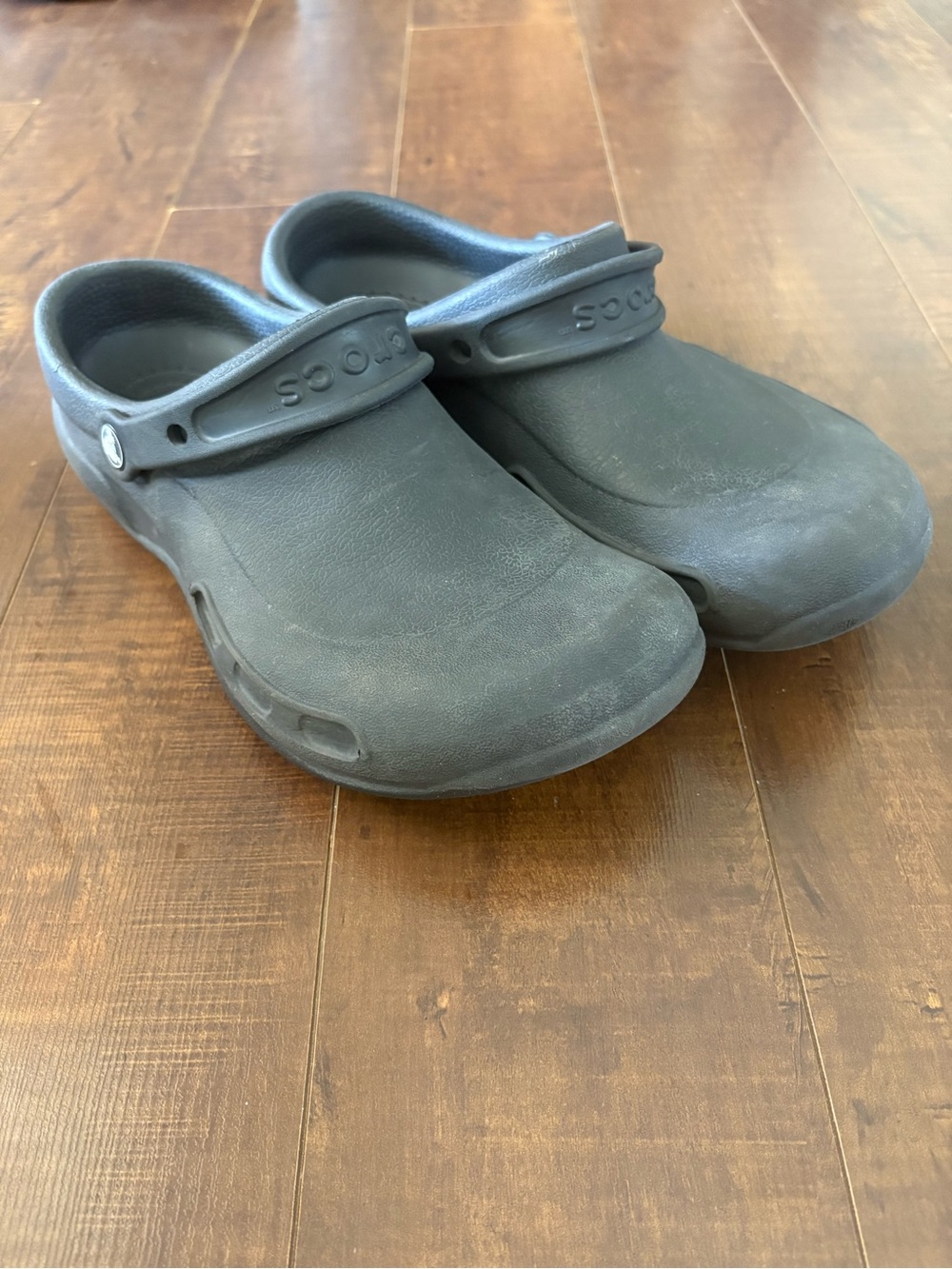 CROCS Men’s Classic Clog in Dark Gray size 9